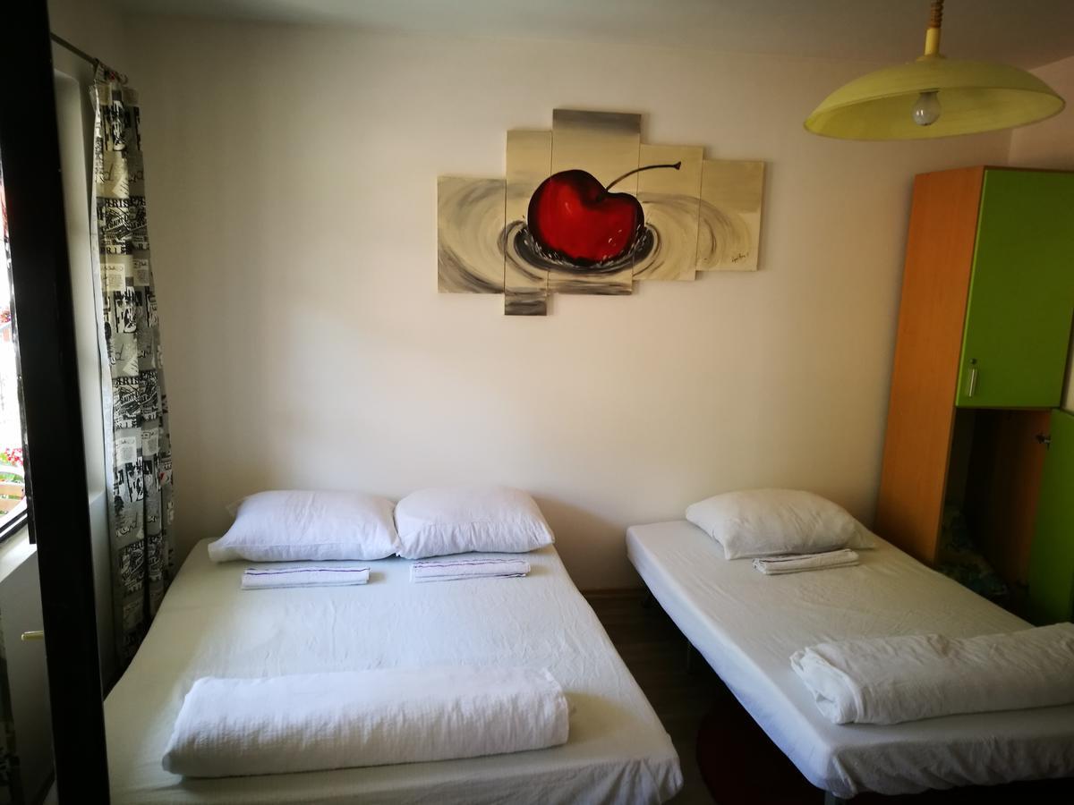Balkaneros Hostel Мостар Экстерьер фото